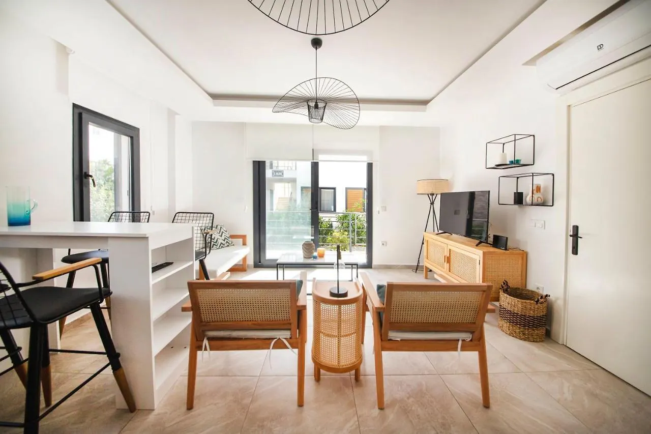 Amazing House With Balcony 1 Min Walking Distance To The Beach In ボドルム