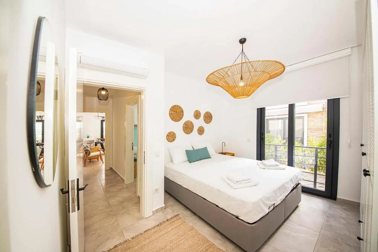 Amazing House With Balcony 1 Min Walking Distance To The Beach In Bodrum Tatil Evi